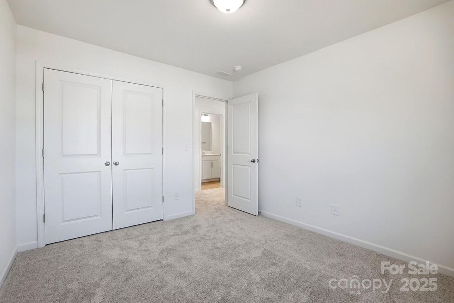 Spacious, unfurnished interior of a new home in Bellina, York (Image 40).