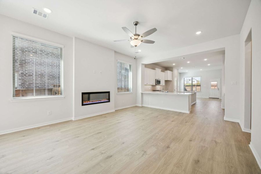 Spacious, unfurnished interior of a new home in Solterra Texas, Mesquite (Image 8).