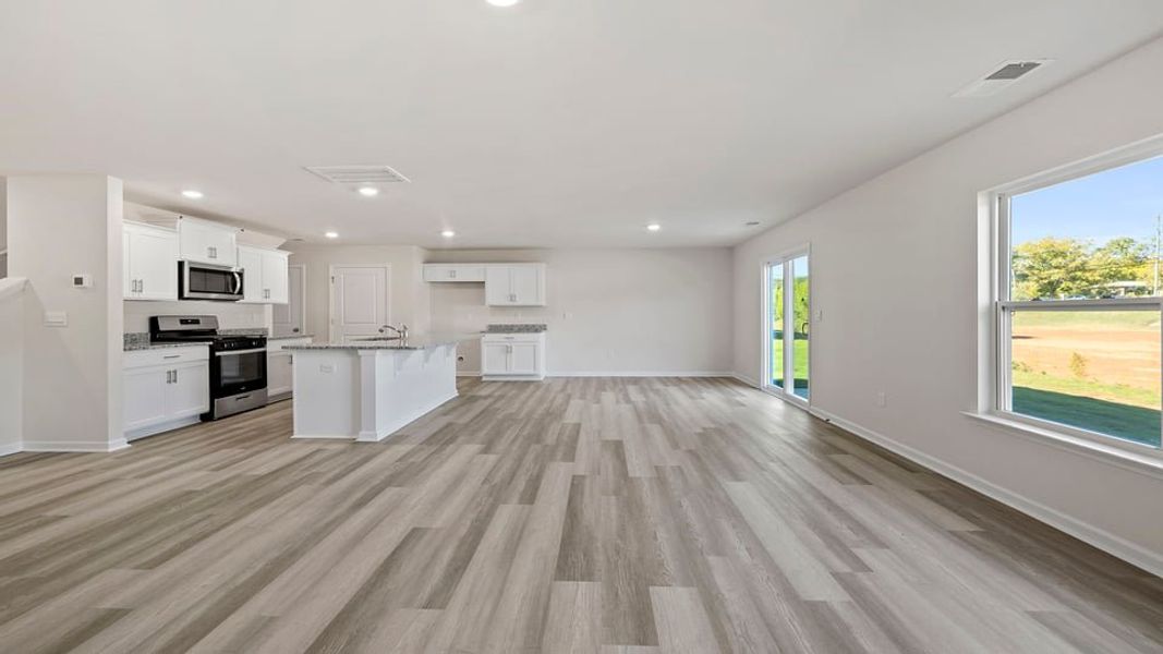 Spacious, unfurnished interior of a new home in Seneca Falls, Seneca (Image 14).