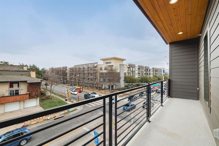 Condo located in Dallas, TX showcasing its design and architecture (Image 3).