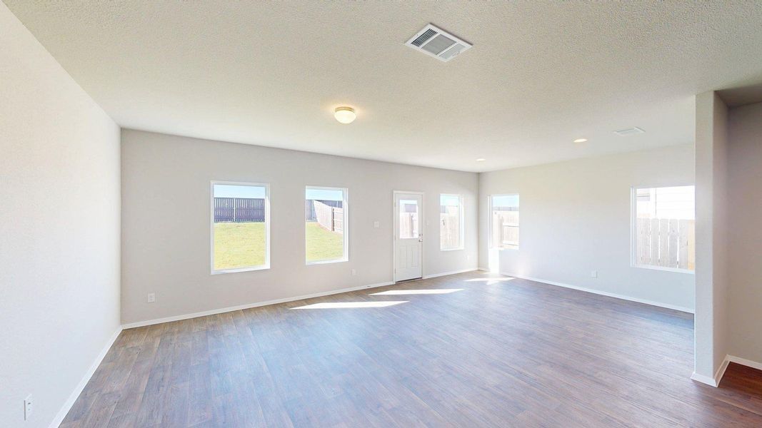 Spacious, unfurnished interior of a new home in Cloverleaf, Austin (Image 14).