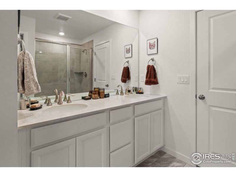 Dual Vanity in the Primary Bath