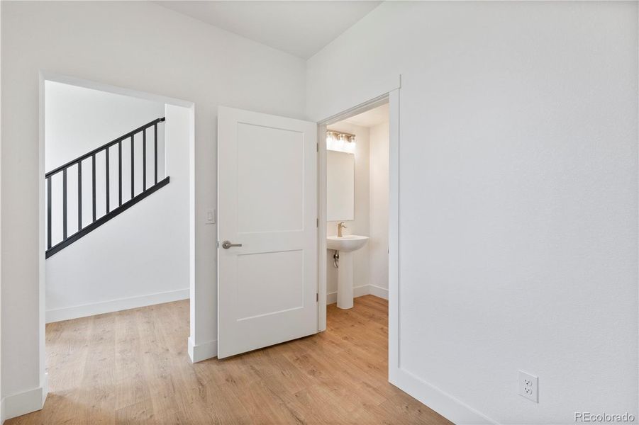 Spacious, unfurnished interior of a new home in Dillon Pointe - Skyview, Broomfield (Image 16).