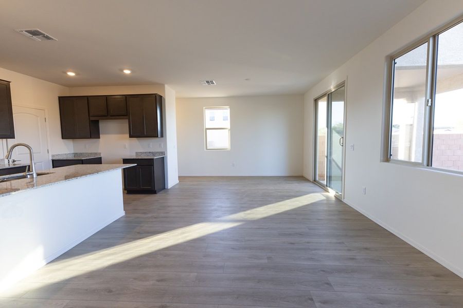 Spacious, unfurnished interior of a new home in Mirador Point, Tucson (Image 6).