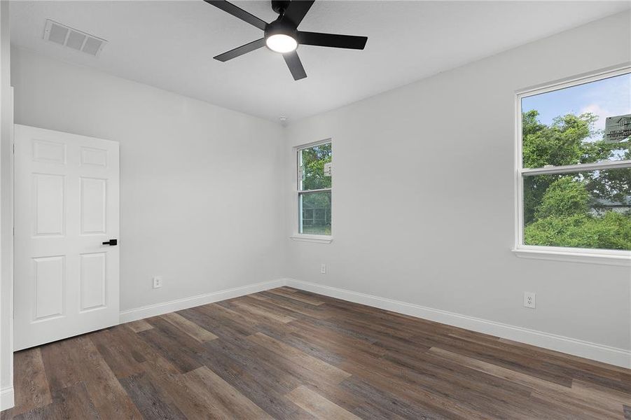 Spacious, unfurnished interior of a new home in , North Port (Image 16).