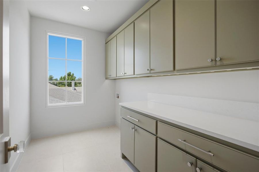 Furnished interior view inside a new home in , Dallas (Image 15).