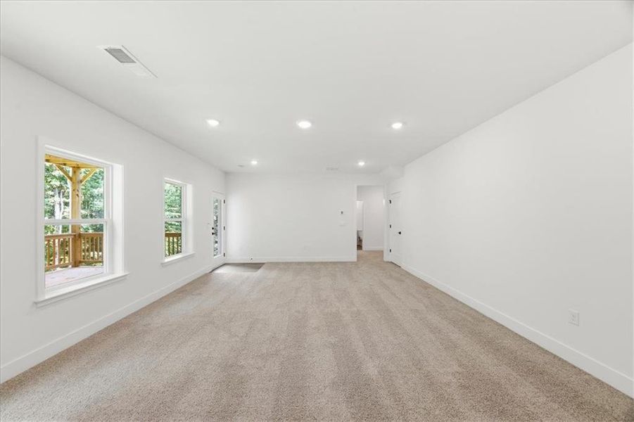 Spacious, unfurnished interior of a new home in Tuscany Hills, Douglasville (Image 31). Spacious, unfurnished interior of a new home in Tuscany Hills, Douglasville (Image 31).