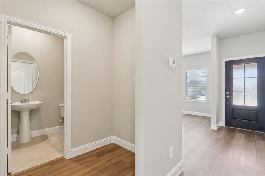 Spacious, unfurnished interior of a new home in Westmoor, Sherman (Image 23).