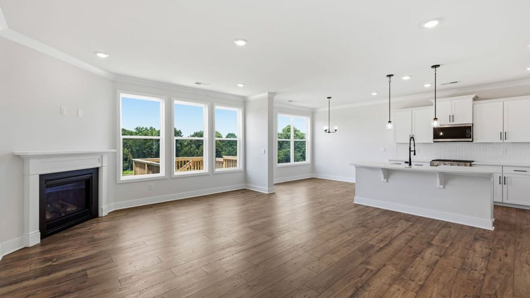 Spacious, unfurnished interior of a new home in Sunset Summits, Spartanburg (Image 20).