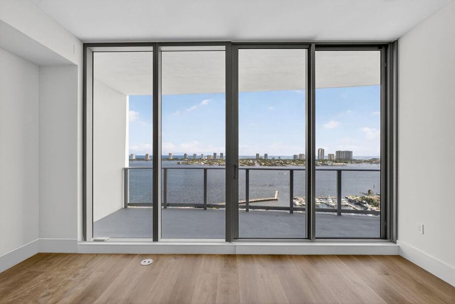 Spacious, unfurnished interior of a new home in , Lake Park (Image 26).