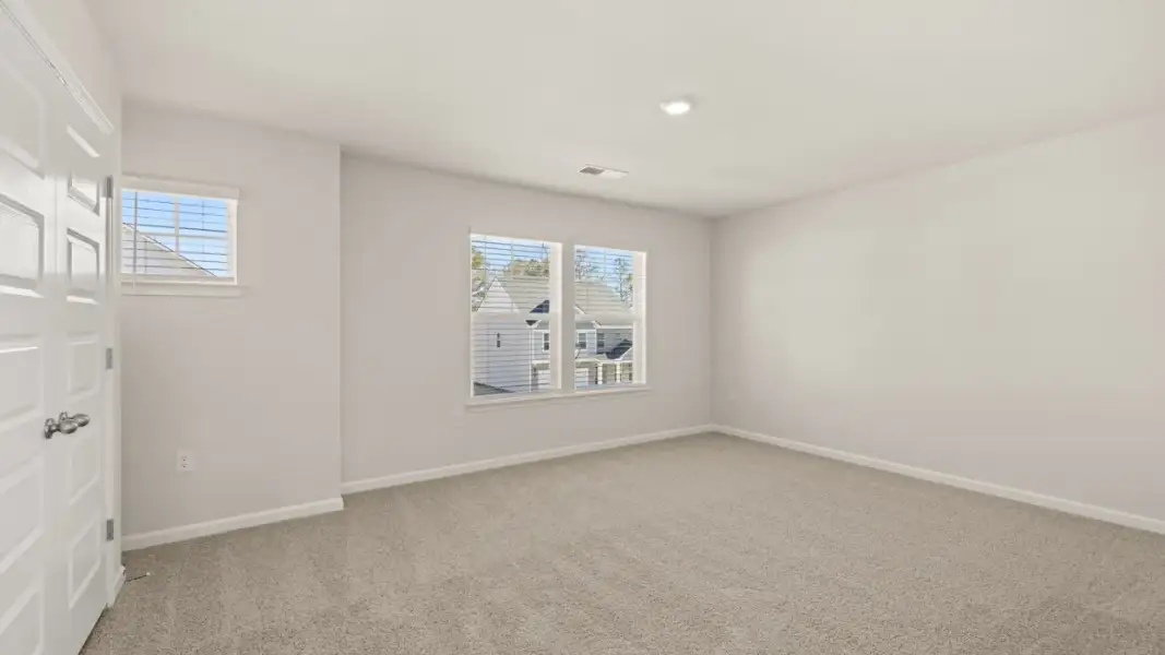 Spacious, unfurnished interior of a new home in Westland, Bogart (Image 27).