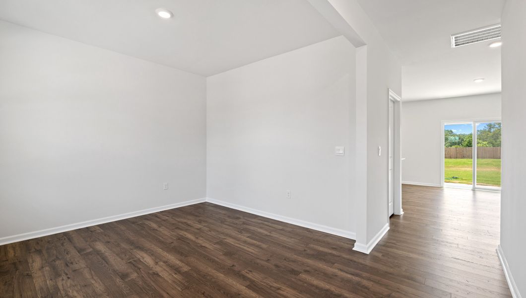 Spacious, unfurnished interior of a new home in Woodglen, Piedmont (Image 15).