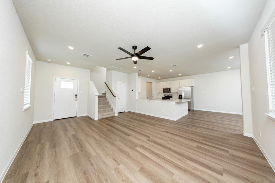 Spacious, unfurnished interior of a new home in River's Edge, Conroe (Image 16).