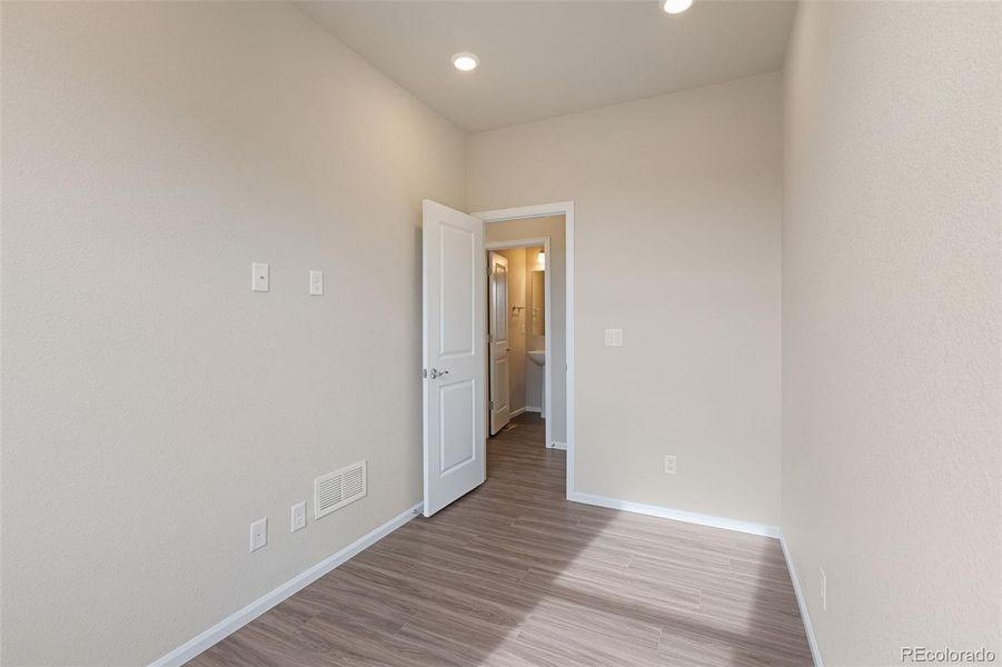 Spacious, unfurnished interior of a new home in , Aurora (Image 22).