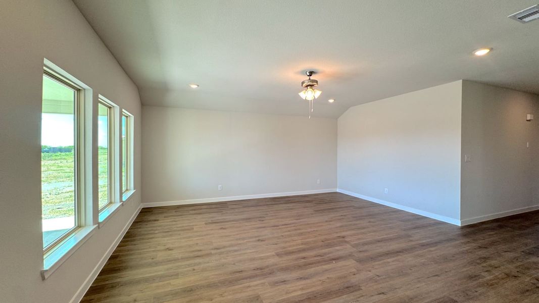 Spacious, unfurnished interior of a new home in King's Landing, Corpus Christi (Image 12).