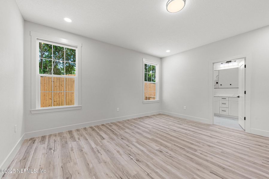 Spacious, unfurnished interior of a new home in , Jacksonville (Image 16).
