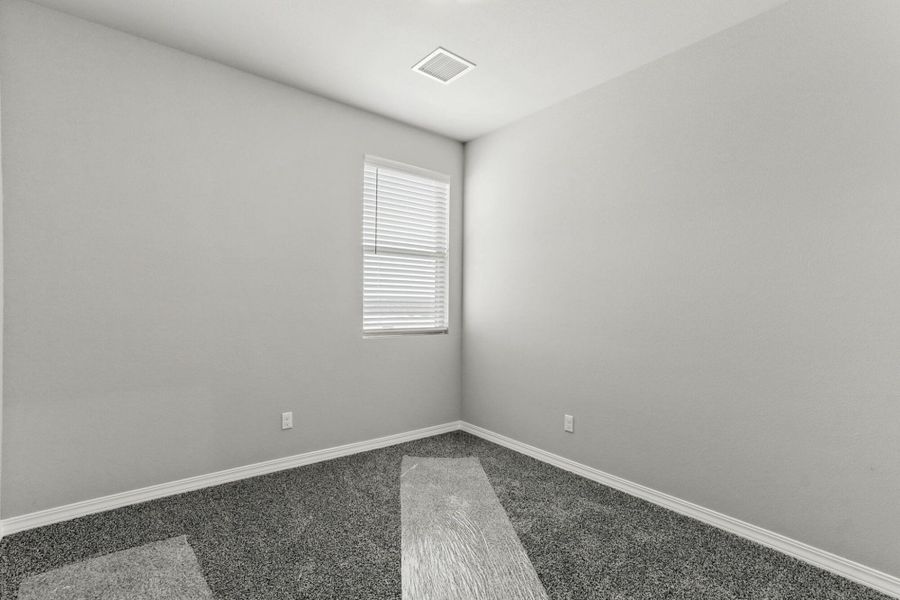 Spacious, unfurnished interior of a new home in Paseos Del Este, Horizon City (Image 16).