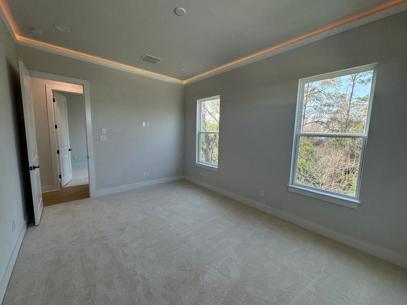 Spacious, unfurnished interior of a new home in , Houston (Image 27).
