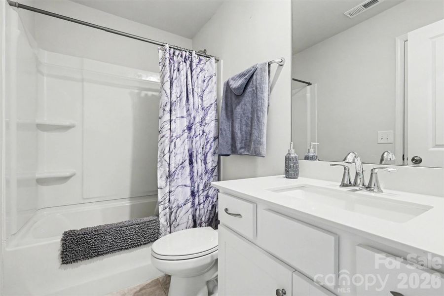 Furnished interior view inside a new home in Walnut Creek, Lancaster (Image 17).