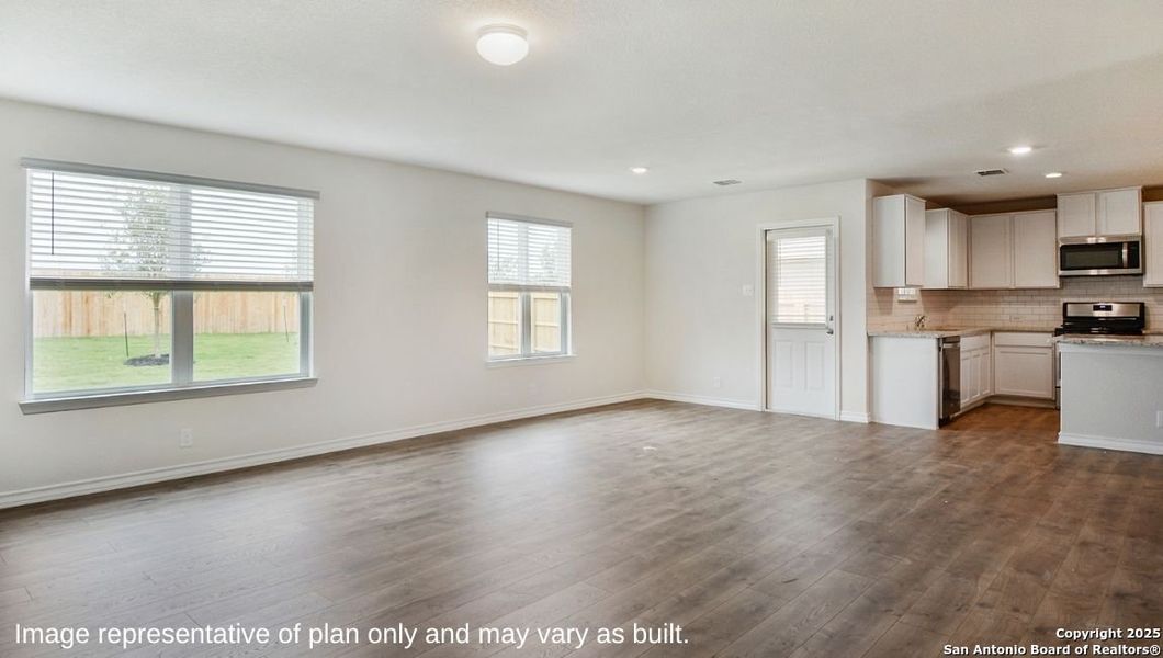 Spacious, unfurnished interior of a new home in The Canyons at Amhurst, San Antonio (Image 6).
