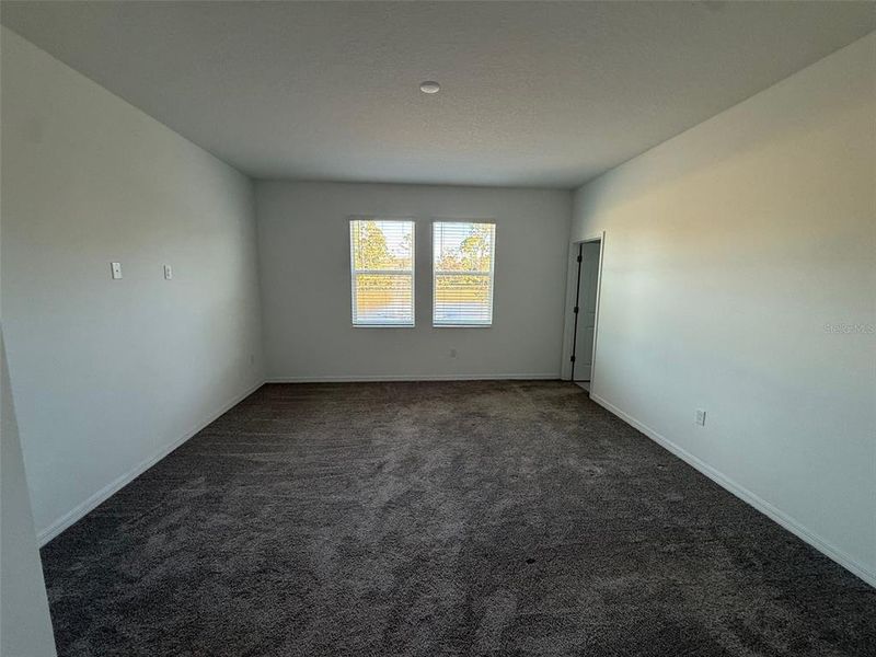 Spacious, unfurnished interior of a new home in , Edgewater (Image 10).