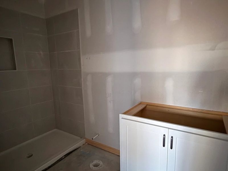 Guest Bath featuring the AW Collection® Harmony - Classic finishes welcome guests with ease.