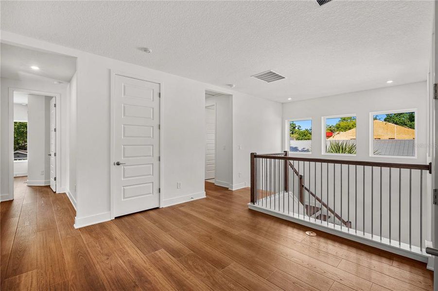 Spacious, unfurnished interior of a new home in , Tampa (Image 35).