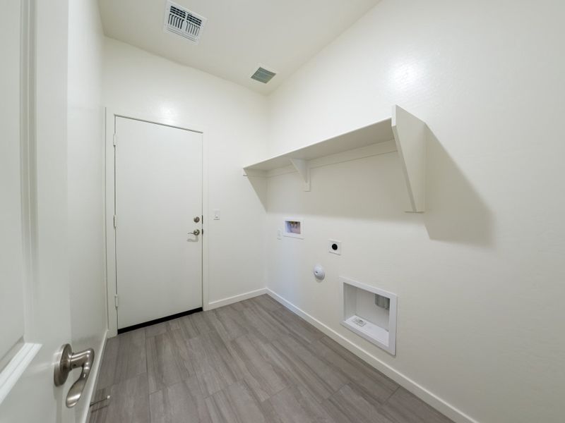 Spacious, unfurnished interior of a new home in Rancho Mirage, Maricopa (Image 29). Spacious, unfurnished interior of a new home in Rancho Mirage, Maricopa (Image 29).