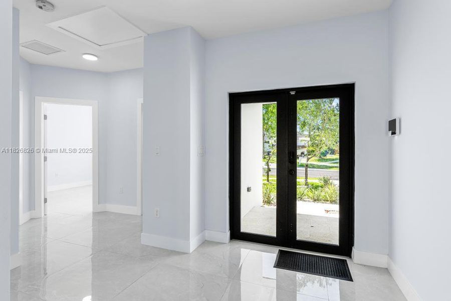 Spacious, unfurnished interior of a new home in , Cutler Bay (Image 27).