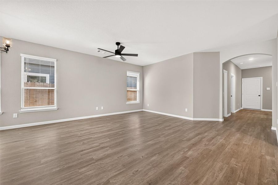 Spacious, unfurnished interior of a new home in La Segarra, Brookshire (Image 40).