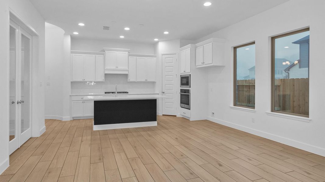 Spacious, unfurnished interior of a new home in The Woodlands Hills, Willis (Image 7).