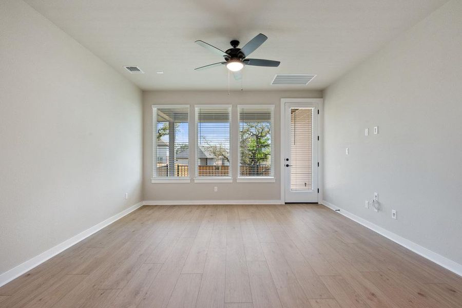 Spacious, unfurnished interior of a new home in Heritage, Dripping Springs (Image 19).