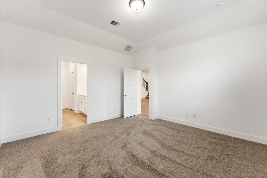 Spacious, unfurnished interior of a new home in Sunterra, Katy (Image 26). Spacious, unfurnished interior of a new home in Sunterra, Katy (Image 26).