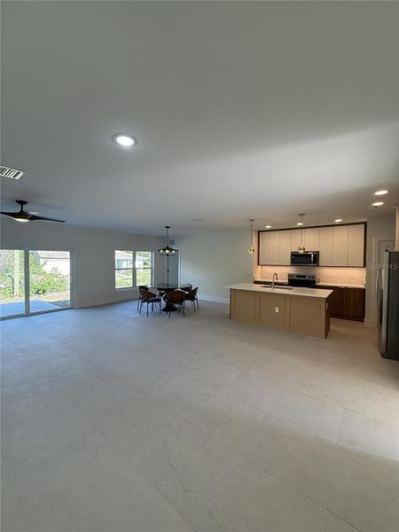 Spacious, unfurnished interior of a new home in , Venice (Image 12).