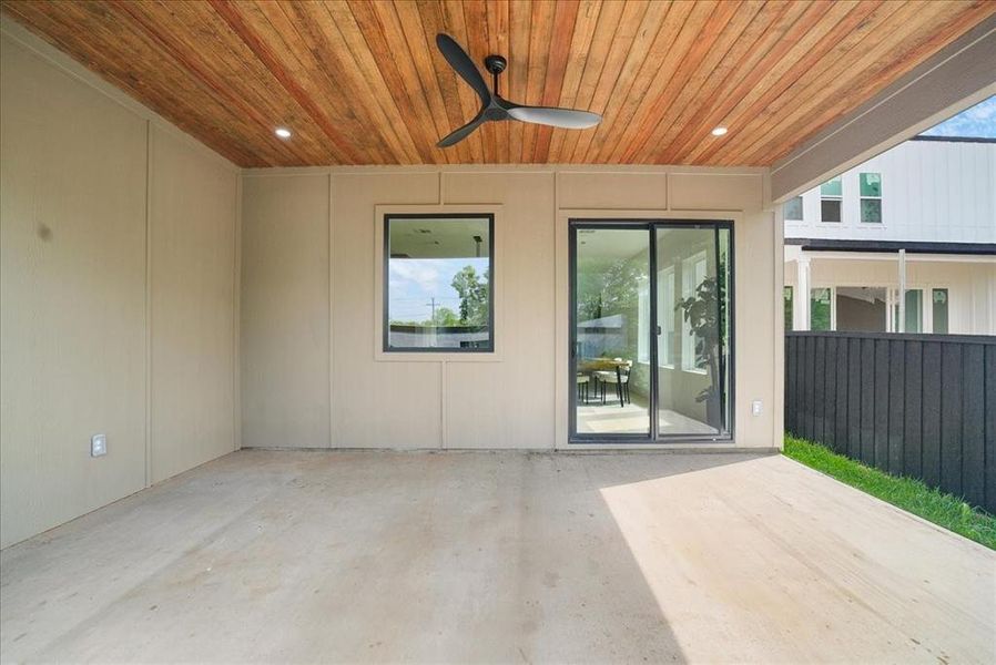 Exterior details and patio area of a home in , Dallas (Image 4).