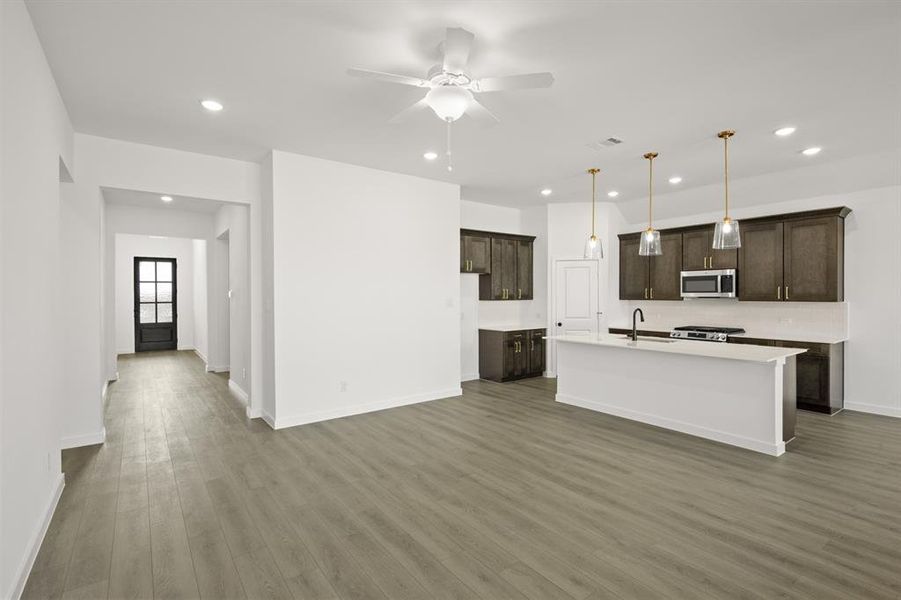 12_673 Tyronza- Living Room-2