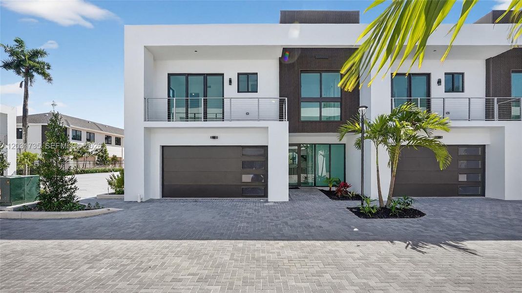 Exterior details and patio area of a home in , Dania Beach (Image 34).