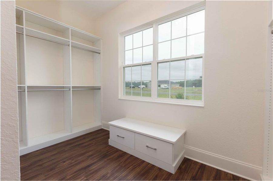 Spacious, unfurnished interior of a new home in , Oxford (Image 33).