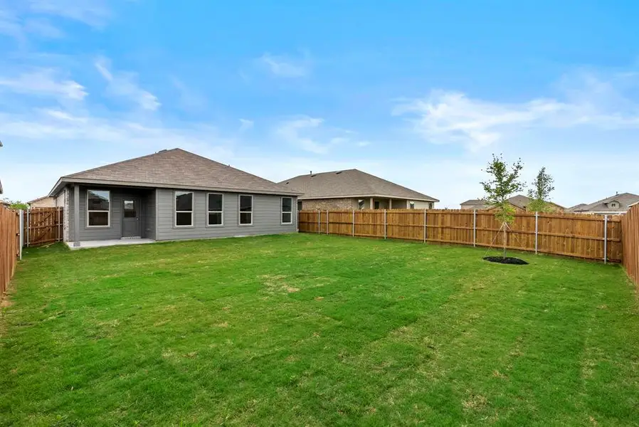 Exterior details and patio area of a home in Terra Trace, Fort Worth (Image 2).