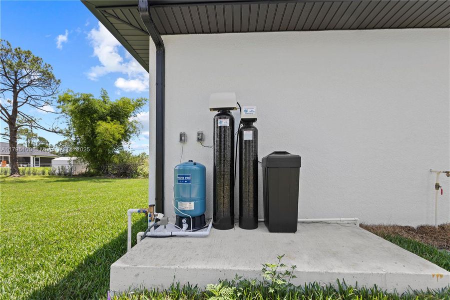 Exterior details and patio area of a home in , Lehigh Acres (Image 18).