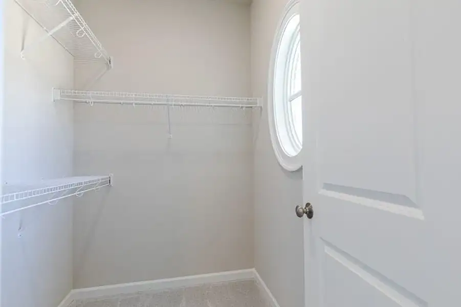 Spacious, unfurnished interior of a new home in Aberdeen, Hoschton (Image 27).