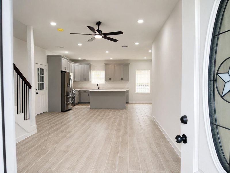 Spacious, unfurnished interior of a new home in , Houston (Image 9).
