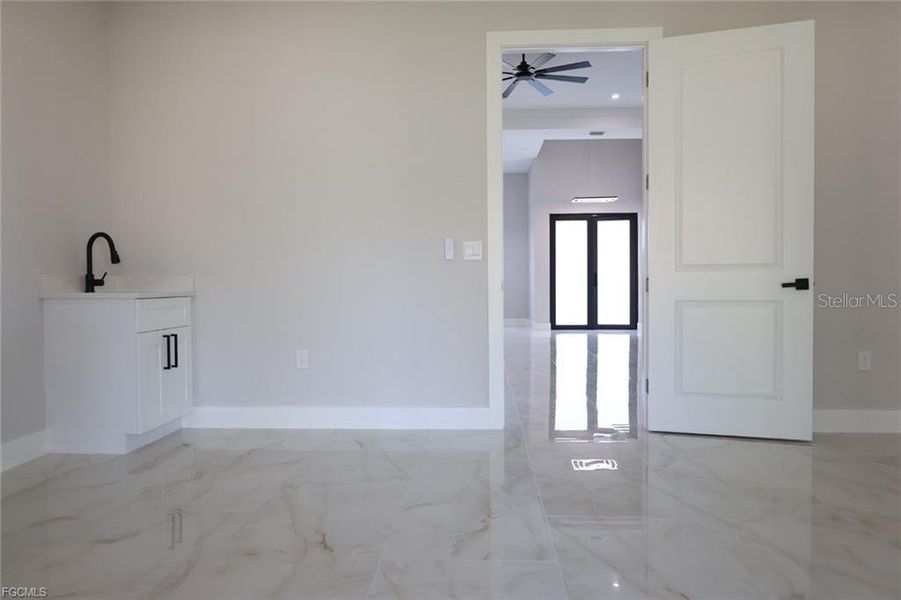 Spacious, unfurnished interior of a new home in , Lehigh Acres (Image 17).