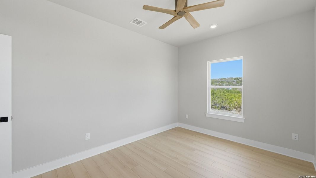 Spacious, unfurnished interior of a new home in , Canyon Lake (Image 40).