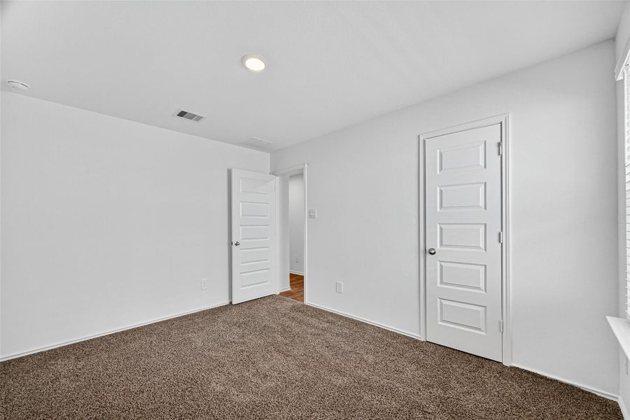 Spacious, unfurnished interior of a new home in Windstone on the Prairie, Richmond (Image 25).