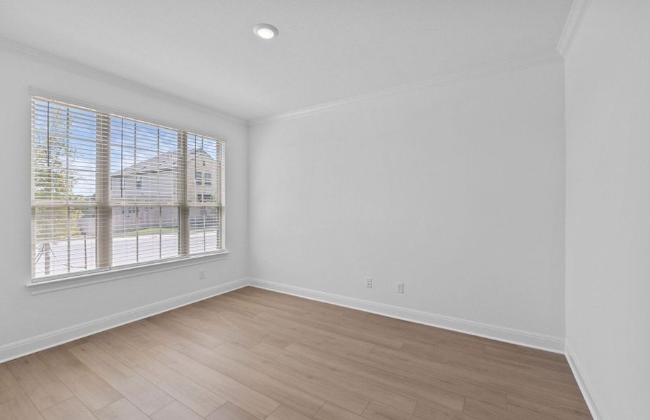 Spacious, unfurnished interior of a new home in Bluffview Reserve, Leander (Image 36).