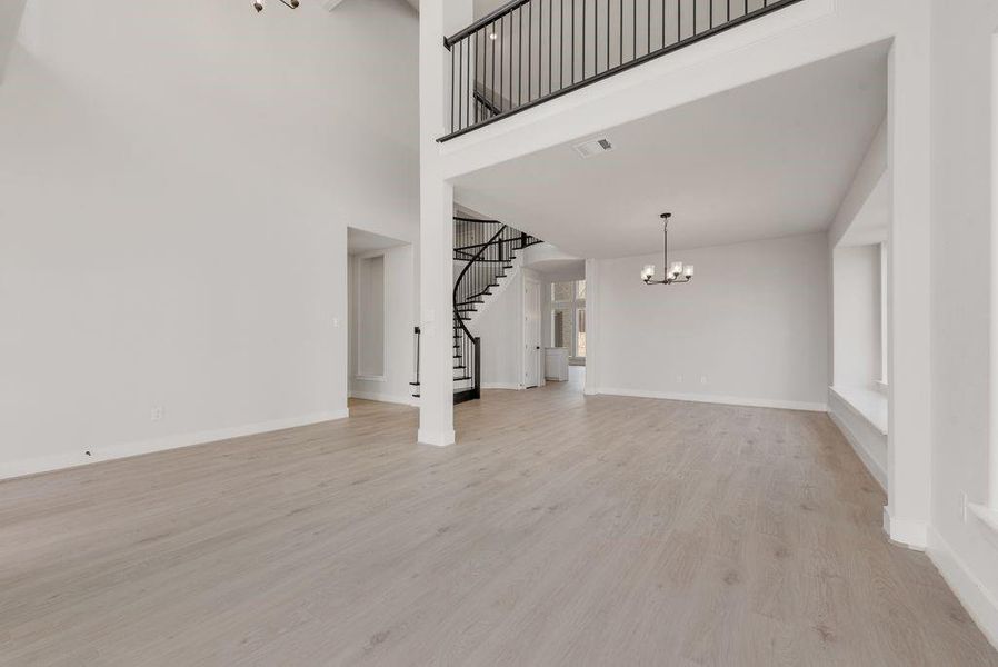 Spacious, unfurnished interior of a new home in Somerset Park, Rockwall (Image 20).