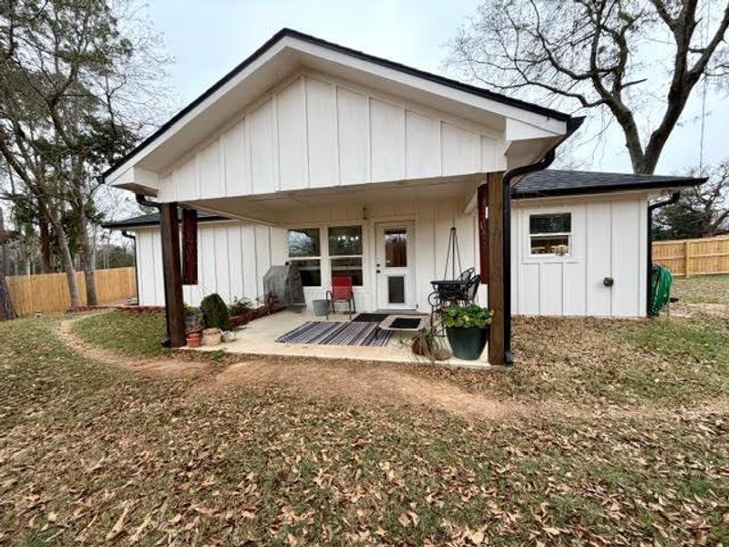 Exterior details and patio area of a home in , Poynor (Image 3).