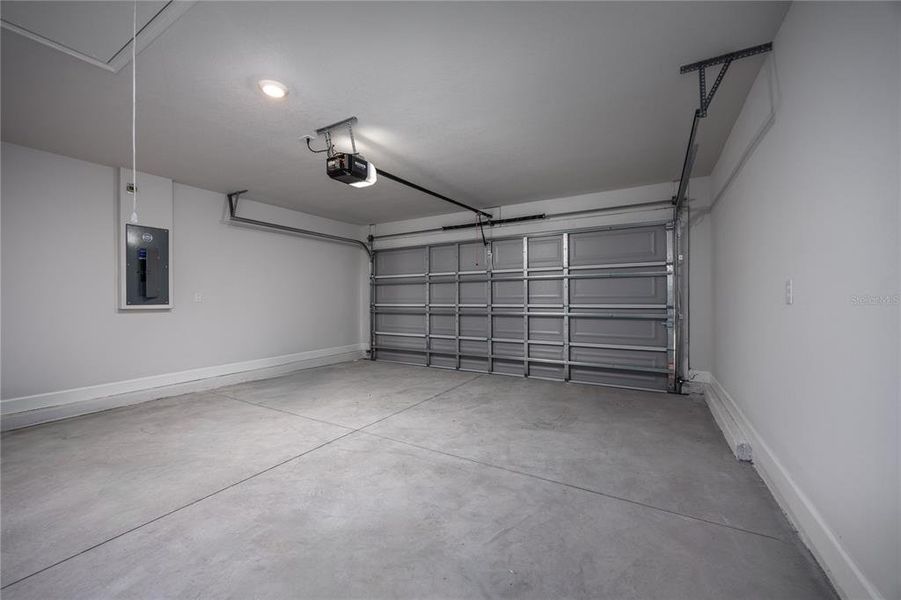 Spacious, unfurnished interior of a new home in Savannah Station, Alachua (Image 15). Spacious, unfurnished interior of a new home in Savannah Station, Alachua (Image 15).