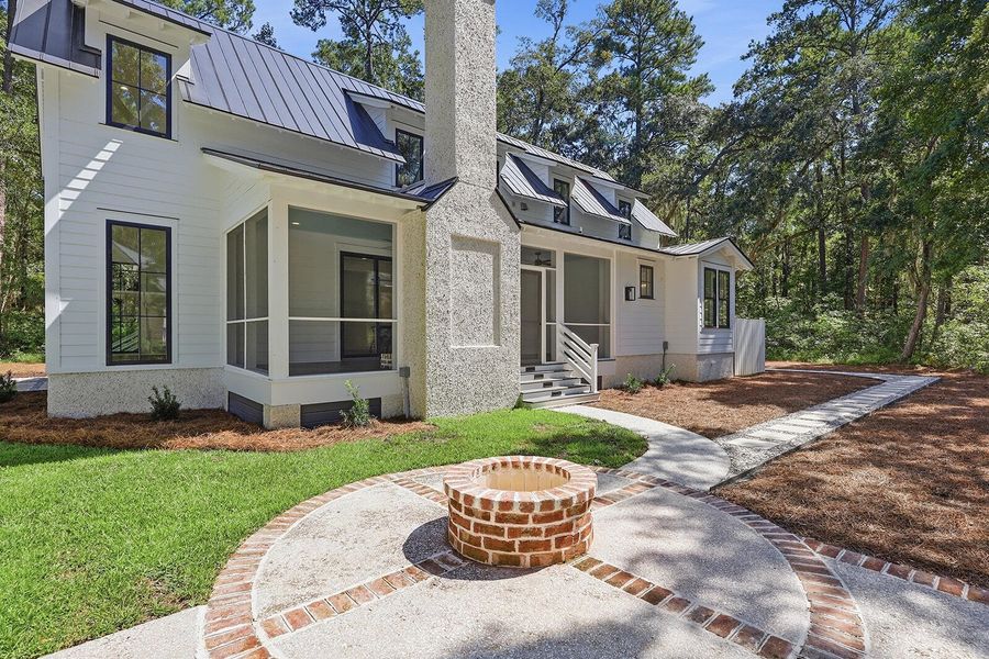 Exterior details and patio area of a home in , Seabrook (Image 32).